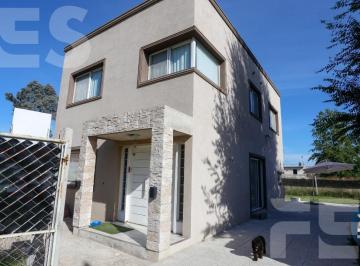 Casa · 120m² · 5 Ambientes · 1 Cochera · Alquiler de Casa en Ezeiza