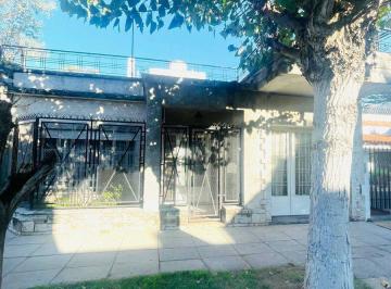 Casa · 178m² · 5 Ambientes · 3 Cocheras · Venta de Casa 5 Dorm. en Ciudadela