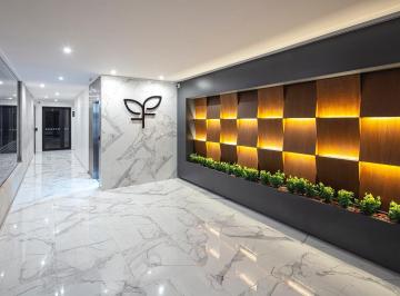 Ingreso al edificio · Departamento un Dormitorio + Comodín y Terraza