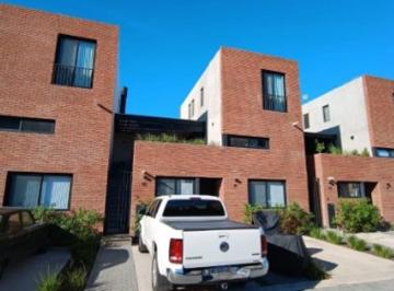 Casa · 82m² · 3 Ambientes · 2 Cocheras · Casa a La Venta en Tigre