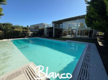 Casa · 360m² · 6 Ambientes · 3 Cocheras · Casa en Alquiler en Haras Santa Maria, Escobar, G. B. a. Zona Norte