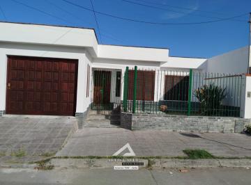 Casa · 125m² · 3 Ambientes · 1 Cochera · Casa en Zona Sur