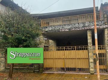 Casa · 221m² · 6 Ambientes · 1 Cochera · Casa en Venta. 6 Amb. Apto Credito. 221 m Cub.