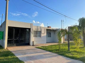 Casa · 70m² · 3 Ambientes · 1 Cochera · Venta de Casa en Barrio Los Robles en Pérez