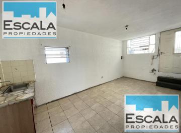 Casa · 45m² · 2 Ambientes · Departamento un Dorm con Patio en Alquiler Planta Alta