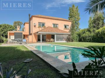 Casa · 350m² · 5 Ambientes · 2 Cocheras · Muy Linda Casa en Venta en El Barrio La Damasia