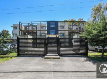 Departamento · 107m² · 4 Ambientes · 1 Cochera · Departamento de 3 Dorm. en Venta con Patio en Hostal del Sol Fisherton