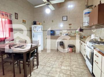 PH · 157m² · 6 Ambientes · PH 4 Amb. en Venta Más Depto o Quincho en Lanus