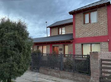Frente de la casa · Juan Manuel de Rosas 200