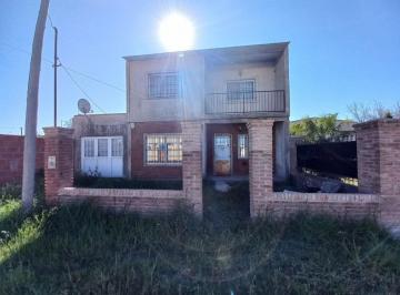 Casa · 120m² · 4 Ambientes · 1 Cochera · Casa de 3 Dorm. en Bogado 1021