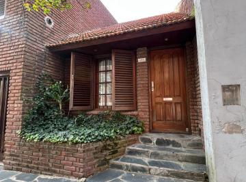 Casa · 160m² · 5 Ambientes · 1 Cochera · Casa en San José