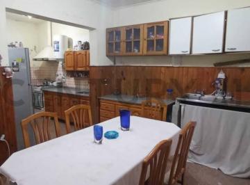 Casa · 75m² · 3 Ambientes · 1 Cochera · Venta de Casa con Local Al Frente en Piñeyro