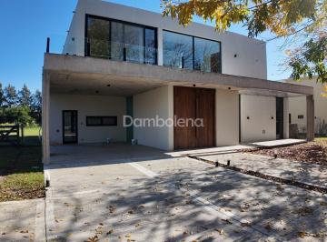 Casa · 380m² · 5 Ambientes · 2 Cocheras · Casa en Venta en Haras San Pablo, General Rodríguez