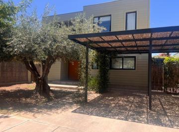 Casa · 300m² · 2 Dormitorios · 2 Cocheras · Casa en Lujan de Cuyo