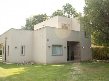 Casa · 250m² · 5 Ambientes · Casa Quinta Totalemte Equipada en Barrio La Unión