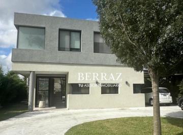 Casa · 215m² · 4 Ambientes · 2 Cocheras · Casa Venta 4 Ambientes en Lagoon Pilar Lote de 580 m²