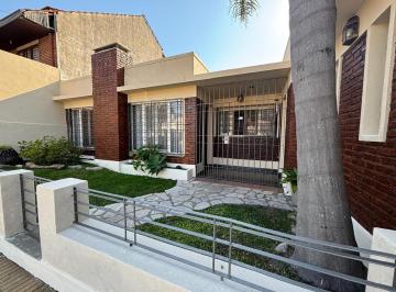 Casa · 155m² · 3 Ambientes · 2 Cocheras · Casa en Venta Villa Sarmiento – Apto Credito