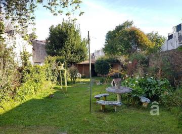 Casa · 120m² · 3 Ambientes · 1 Cochera · Casa en Venta en Chilavert - a Refaccionar - Lote 375 m²