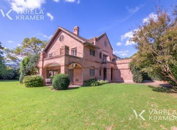 Casa · 537m² · 13 Ambientes · 2 Cocheras · Casa en Venta en Lomas de San Isidro
