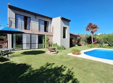 Casa · 221m² · 4 Ambientes · 2 Cocheras · Casa en Venta Cardales Village