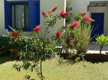 Casa · 120m² · 3 Dormitorios · 2 Cocheras · Casa en Venta en El Barrio Santa Maria de Los Olivos