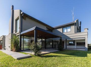 Casa · 260m² · 7 Ambientes · 2 Cocheras · Venta - Casa Tres Dorm. a Estrenar - La Rinconada