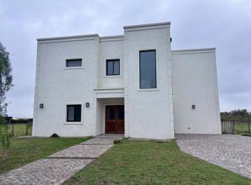 Casa · 195m² · 5 Ambientes · 2 Cocheras · Venta Casa San Sebastian Area 8