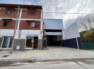 Bodega-Galpón · 890m² · Alquiler de Galpon con Oficina en Neuquen
