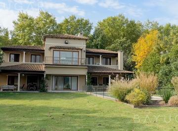 Casa · 250m² · 5 Ambientes · 1 Cochera · Venta - Casa en Centauros - Pilar