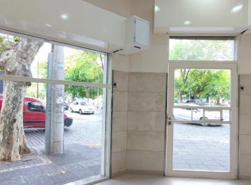 Local comercial · 30m² · Local en Alquiler Frente a Plaza Mitre