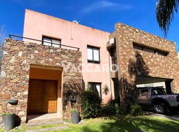 VCO-VCO-1034_2 · Casa en Venta, 5 Ambientes, en Altos del Sol