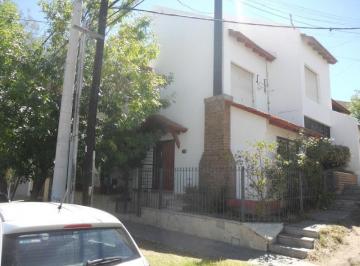 Casa · 80m² · 3 Ambientes · 1 Cochera · Casa - Capital