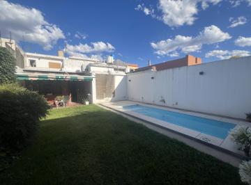 Casa · 318m² · 3 Dormitorios · 1 Cochera · Venta Casa 3 Dorm. Barrio Juniors Apta Crédito