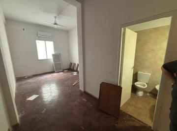 Departamento · 29m² · 1 Ambiente · Mono 1ª X Escalera. Luminoso y Tranquilo! Reciclado! con Aire! Peron 2200