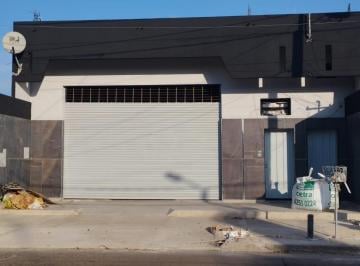 Local comercial , Florencio Varela · Local Reciclado + Potencial en Altura – ¡Ideal Para Emprender y Desarrollar!