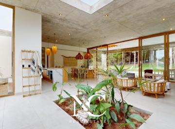 Casa · 225m² · 5 Ambientes · Casa en Venta en Costa Esmeralda Fondo Libre