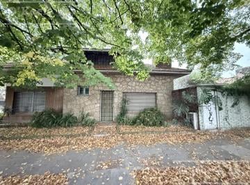 Casa · 125m² · 4 Ambientes · 1 Cochera · Casa en Venta en Quilmes, 4 Ambientes!