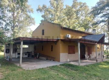 Campo · 300m² · 4 Ambientes · 2 Cocheras · Venta Chacra en Las Flores