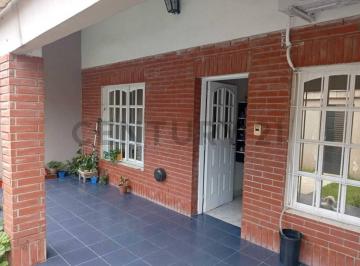 Casa · 562m² · 3 Ambientes · 2 Cocheras · Venta Moron 4 Departamentos en Block