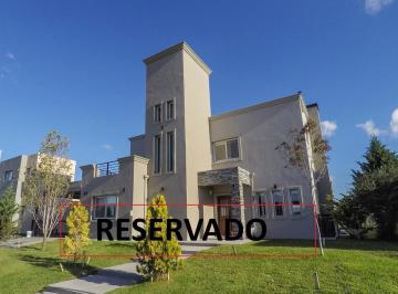 Casa · 231m² · 5 Ambientes · 1 Cochera · Venta de Casa en Barrio Cruz del Sur Cdor Canning San Vicente
