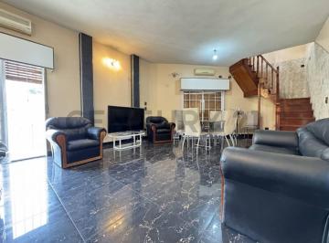 Casa · 290m² · 5 Dormitorios · 1 Cochera · Casa en Venta en Esquina con Local Comercial y Vivienda en Moreno, Trujui