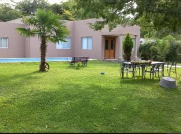 Quinta vacacional · 200m² · 3 Ambientes · 2 Cocheras · Quinta a La Venta en Loma Verde