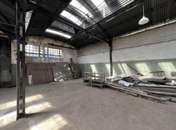 Depósito · 170m² · Depósito - Isidro Casanova