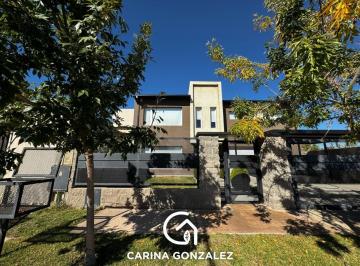 Casa · 1000m² · 7 Ambientes · 2 Cocheras · Casa en Confluencia Rural