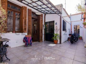 Casa · 128m² · 6 Ambientes · Venta - Casa de Pasillo 3 Dorm. - Rosario, Barrio Alberdi