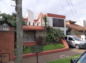 Casa · 181m² · 4 Ambientes · 1 Cochera · Espectacular Casa en Olivos