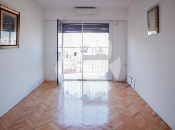 Departamento · 70m² · 4 Ambientes · 1 Cochera · Departamento 4 Ambientes Al Frente con Cochera