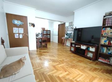 Departamento de 3 ambientes, Caballito · Muy Buen y Cómodo 3amb Al Frente con 2 Balcones en Gran Ubicación