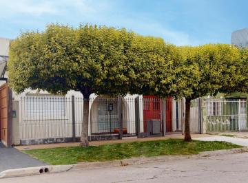 Casa · 149m² · 6 Ambientes · 1 Cochera · Casa en Venta en Los Hornos