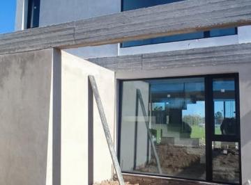 Casa · 180m² · 6 Ambientes · 3 Cocheras · Duolex 3 Dormitorio /4 Dormitorio